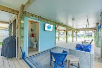 Stunning Bay Views and Cozy Deck - Charming Beach Escape
