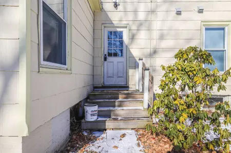 Cozy 3BR - Pet Friendly - Near Portland - Parking Отели в г. Уэстбрук