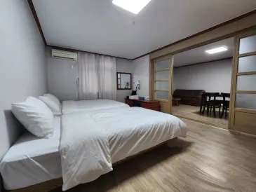 sorakyhostel