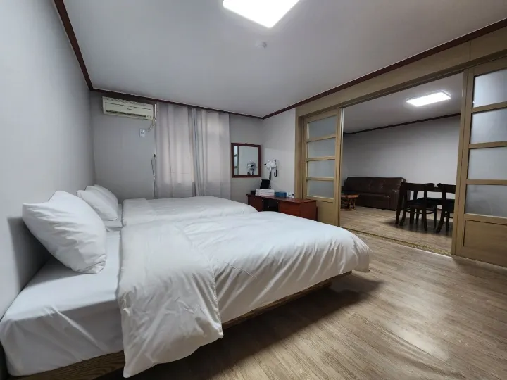 sorakyhostel