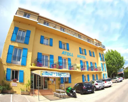 Atoll Hotel Restaurant Отели рядом с достопримечательностью «Camping Resort and Spa La Baume la Palmeraie»