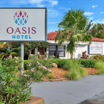 Oasis Hotel Отели рядом с достопримечательностью «Museum of Discovery and Science»