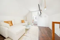 NY Luxury Apt Free Parking in Prime Area