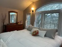 37 Oak Ridge House Hotels in Delmar Township