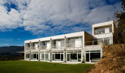 Hotel A Miranda Отели рядом с достопримечательностью «Praia Fabrega»