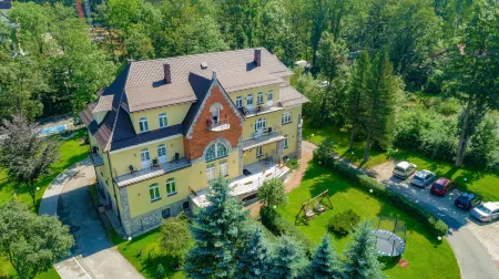 Halny Pensjonat Отели рядом со станцией Закопане