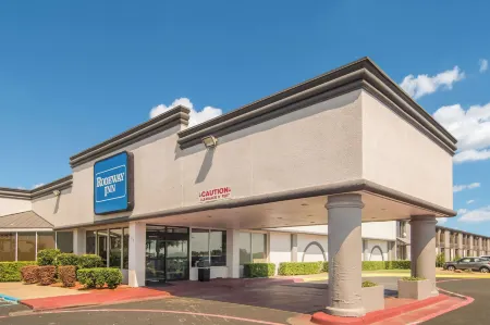 Rodeway Inn Отели рядом с достопримечательностью «Парк Крис Парис»