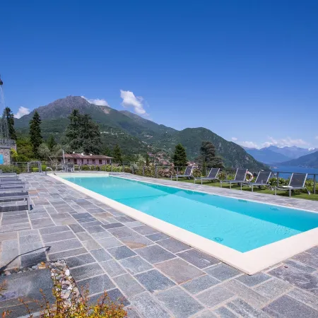 Penthouse-LakeView-AC-Private Garden
