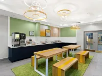 Spark by Hilton Panama City Beach Hotels near شيل آيلاند