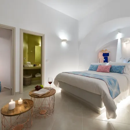 Kima Oia Suites