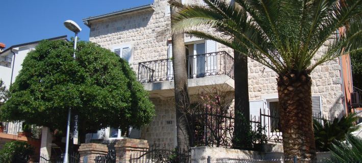 Villa Perla Del Mare Hotels in Dobrota