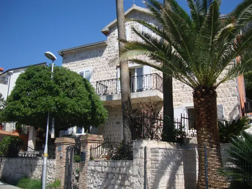 Villa Perla Del Mare Hotels in Dobrota