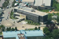 Inn at the Forks Hoteles cerca de Richmond West Plaza