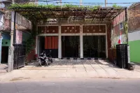 RedDoorz Syariah @ Selomangleng Kediri Hotel dekat BDI Kediri (Bukit Dhoho Indah)