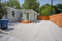 Cozy and Lovely 2Br 1BA Apt#B Near Lively Downtown Hôtels à : 