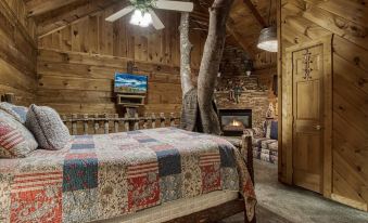 ER69 - Rachel's Tree House - Great Location, Close to All the Action! Cabin