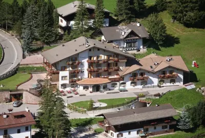 Alpine Touring Hotel-Petfriendly