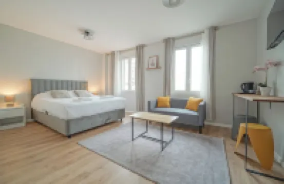 Trianon Saint Ouen Hotels near Alstom ITC