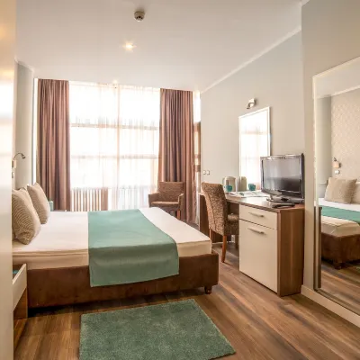 Balkan Hotel Garni Hotels near Čukarica