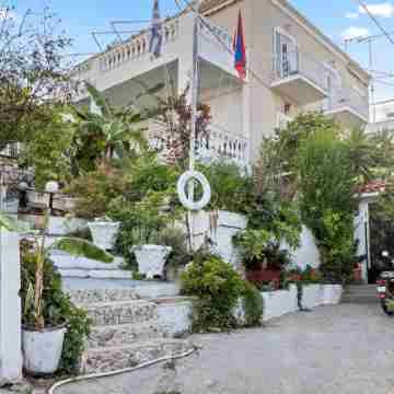 Vibrant Spetses - Mata Colorful Nest Hotel Exterior
