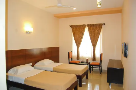 Philomena Hotel & Apartment Отели рядом с достопримечательностью «Parisutham Nagar Playground»