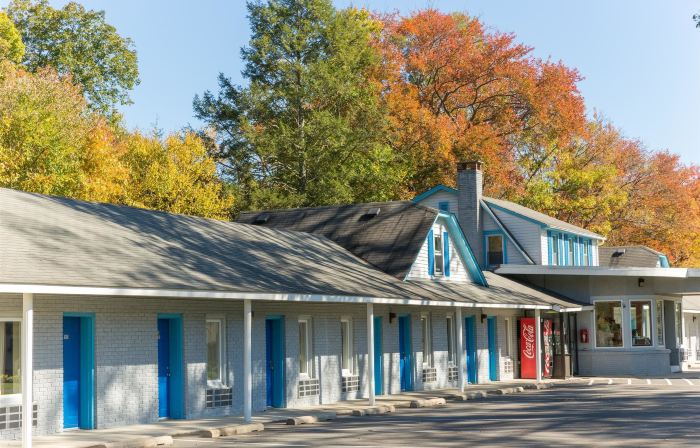 Pocono Night Lodge