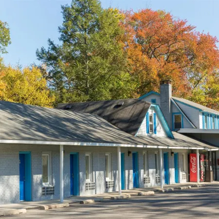 Pocono Night Lodge