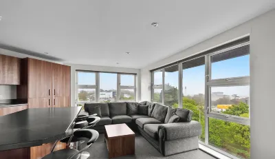 5 Bed Apartment @ Derriford Stays by Pureserviced Hôtels à : Wotter