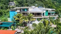 Family vacation home, 10 miles from downtown Pv romantic zone, ocean frontage Hotels in Puerto Vallarta