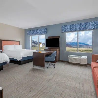 Hampton Inn & Suites by Hilton Cody Hotel dekat Monster Lake