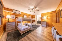 Mount Mitchell Eco Retreat Hotels in Burnsville