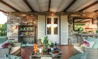 Villa Pemola a Luxury Farmhouse with Garden and Bikes in Lucca Town