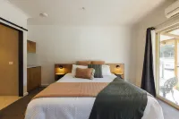 일레븐 헵번 호텔