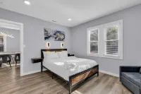 Spacious House in Charlotte - Bungalows