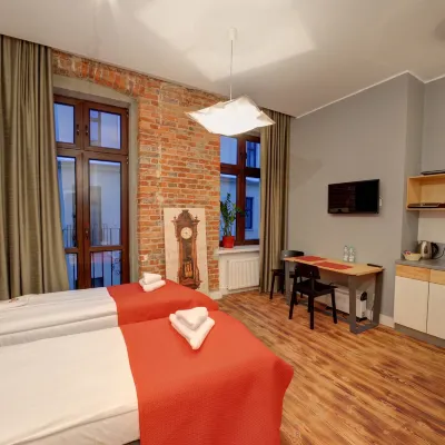 Good Time Aparthotel โรงแรมใกล้สนามบินวลาดีสลาว์ เรย์มอนต์