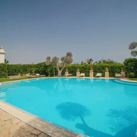 Villa Lisa with Huge Pool and Garden - Happy Rentals