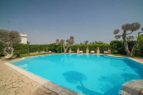 Villa Lisa with Huge Pool and Garden - Happy Rentals