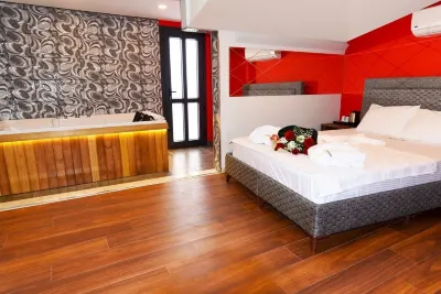 Renk Otel Karşıyaka Hotels near Algan Ambalaj