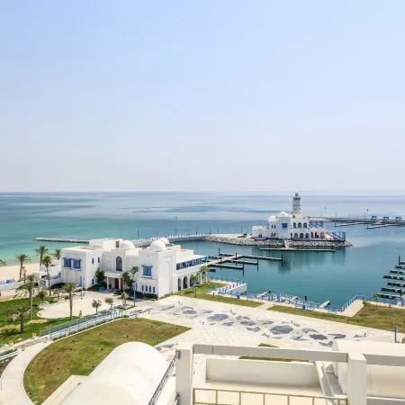 Hilton Salwa Beach Resort & Villas