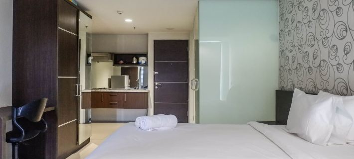 Classic Modern Studio Room Apartment at the Square Surabaya Hotels in Wonocolo