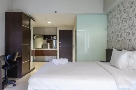 Classic Modern Studio Room Apartment at the Square Surabaya Отели в г. Wonocolo