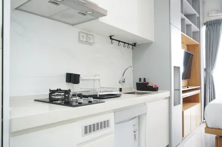 Minimalist and Cozy Studio at Sky House BSD Apartment
