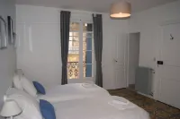 Le Petit Molière Hotels in Neffies
