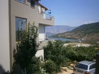 Ksamil Apartments - Mountain view