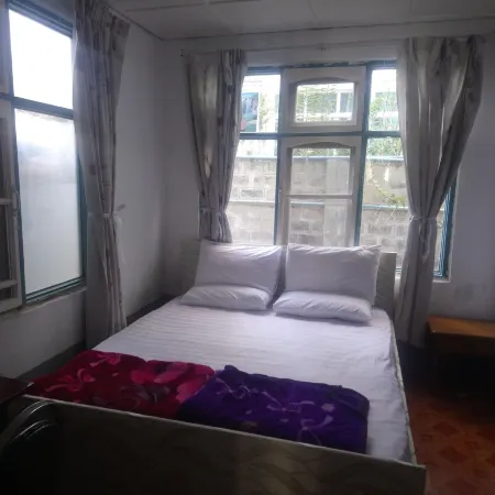 Diamond Star Guest House Отели рядом с достопримечательностью «Монастырь Шве-Ян-Пяй»