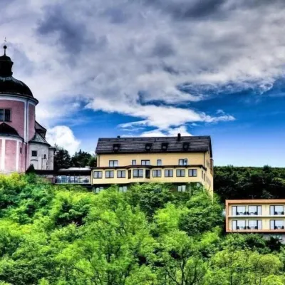 Hotel & Restaurant Christkindlwirt Hotels in der Nähe von Schmollgruber Eisenuhrenmuseum