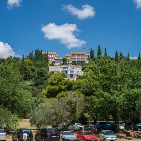 Apartmani D & J with Heated Pool & Stunning Sea View