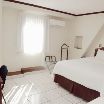 Hotel Gardenia Inn Отели рядом с достопримечательностью «Археологические памятники древнего поселения Хойя-де-Серен»