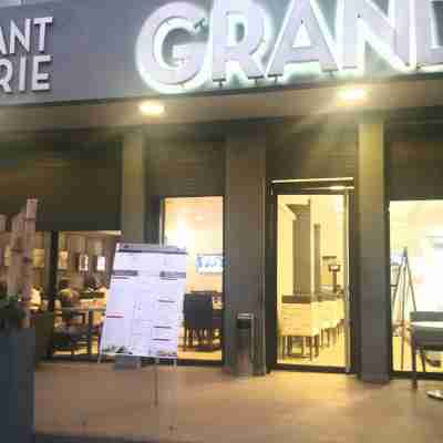 Grand Hôtel central Hotel Exterior