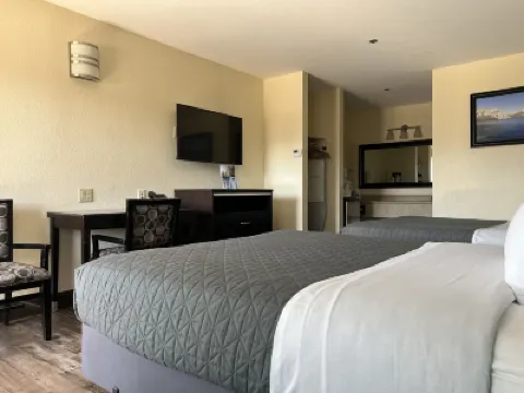 ヨセミテ シエラ イン フレズノ・フラッツ・ヒストリカル・ビレッジ & パーク周辺のホテル